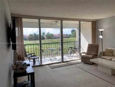 Great opportunity to owned this beautiful apartment in the quiet on Inverrary Country Club in Florida - for sale on GolfHomes.com, golf home, golf lot