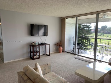 Great opportunity to owned this beautiful apartment in the quiet on Inverrary Country Club in Florida - for sale on GolfHomes.com, golf home, golf lot