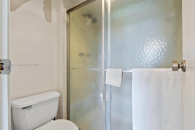 Great opportunity to owned this beautiful apartment in the quiet on Inverrary Country Club in Florida - for sale on GolfHomes.com, golf home, golf lot
