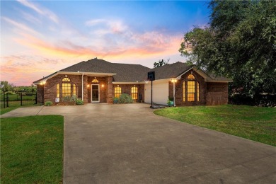 Discover the perfect blend of peaceful rural living and modern on Gatesville Country Club in Texas - for sale on GolfHomes.com, golf home, golf lot