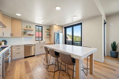 Spacious 3 bed/2 bath Condo! This turnkey, 1470 sq ft, unit is a on Osprey Meadows at Tamarack Resort in Idaho - for sale on GolfHomes.com, golf home, golf lot