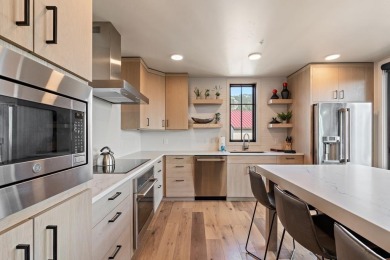 Spacious 3 bed/2 bath Condo! This turnkey, 1470 sq ft, unit is a on Osprey Meadows at Tamarack Resort in Idaho - for sale on GolfHomes.com, golf home, golf lot