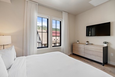 Spacious 3 bed/2 bath Condo! This turnkey, 1470 sq ft, unit is a on Osprey Meadows at Tamarack Resort in Idaho - for sale on GolfHomes.com, golf home, golf lot