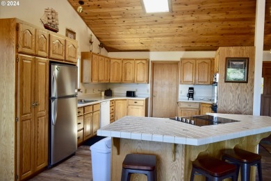 Discover your perfect home in this 3 bedroom, 3 full bath custom on Cedar Bend Golf Course in Oregon - for sale on GolfHomes.com, golf home, golf lot