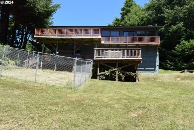 Discover your perfect home in this 3 bedroom, 3 full bath custom on Cedar Bend Golf Course in Oregon - for sale on GolfHomes.com, golf home, golf lot