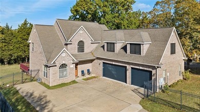 Discover the perfect mix of comfort, space, and country charm in on Fayetteville Country Club in Arkansas - for sale on GolfHomes.com, golf home, golf lot