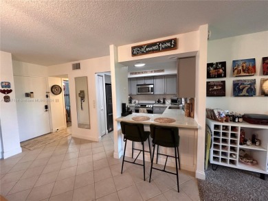 All Ages, beautiful condo, move in ready, fantastic location on Inverrary Country Club in Florida - for sale on GolfHomes.com, golf home, golf lot