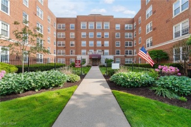 Welcome to this charming 2-bedroom, 1-bath unit in the on Shaker Heights Country Club in Ohio - for sale on GolfHomes.com, golf home, golf lot