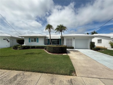 Lakefront Living in The Mainlands  55+ Community
Discover this on Mainlands Golf Club in Florida - for sale on GolfHomes.com, golf home, golf lot