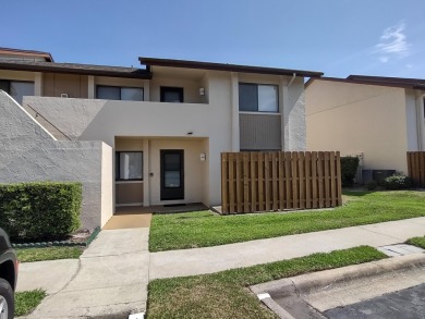 Step into this charming 1st floor 2 bdrm 2 bath condo, centrally on Mallards Landing Golf Course in Florida - for sale on GolfHomes.com, golf home, golf lot