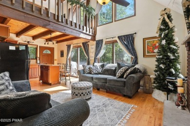 This beautifully maintained 3-bedroom, 2-bath chalet is tucked on The Hideout Golf in Pennsylvania - for sale on GolfHomes.com, golf home, golf lot
