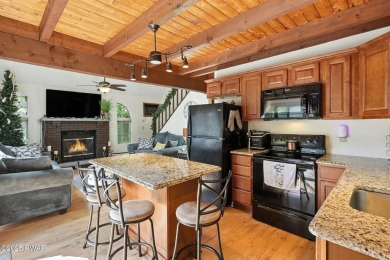 This beautifully maintained 3-bedroom, 2-bath chalet is tucked on The Hideout Golf in Pennsylvania - for sale on GolfHomes.com, golf home, golf lot