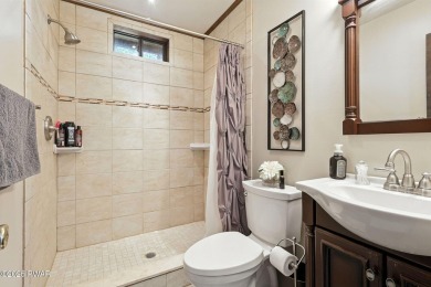 This beautifully maintained 3-bedroom, 2-bath chalet is tucked on The Hideout Golf in Pennsylvania - for sale on GolfHomes.com, golf home, golf lot