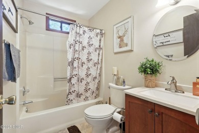 This beautifully maintained 3-bedroom, 2-bath chalet is tucked on The Hideout Golf in Pennsylvania - for sale on GolfHomes.com, golf home, golf lot