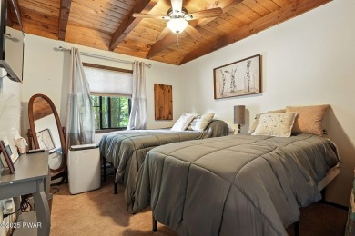 This beautifully maintained 3-bedroom, 2-bath chalet is tucked on The Hideout Golf in Pennsylvania - for sale on GolfHomes.com, golf home, golf lot