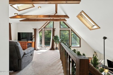 This beautifully maintained 3-bedroom, 2-bath chalet is tucked on The Hideout Golf in Pennsylvania - for sale on GolfHomes.com, golf home, golf lot