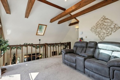 This beautifully maintained 3-bedroom, 2-bath chalet is tucked on The Hideout Golf in Pennsylvania - for sale on GolfHomes.com, golf home, golf lot