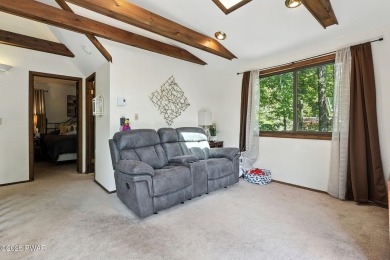 This beautifully maintained 3-bedroom, 2-bath chalet is tucked on The Hideout Golf in Pennsylvania - for sale on GolfHomes.com, golf home, golf lot