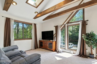 This beautifully maintained 3-bedroom, 2-bath chalet is tucked on The Hideout Golf in Pennsylvania - for sale on GolfHomes.com, golf home, golf lot