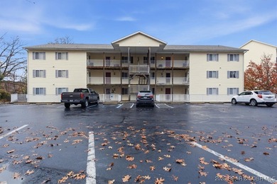 TOP-FLOOR CONDO with VAULTED CEILINGS, GREAT VIEWS, and on Sycamore Creek Golf Club in Missouri - for sale on GolfHomes.com, golf home, golf lot