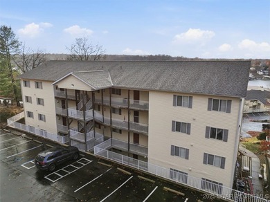 TOP-FLOOR CONDO with VAULTED CEILINGS, GREAT VIEWS, and on Sycamore Creek Golf Club in Missouri - for sale on GolfHomes.com, golf home, golf lot