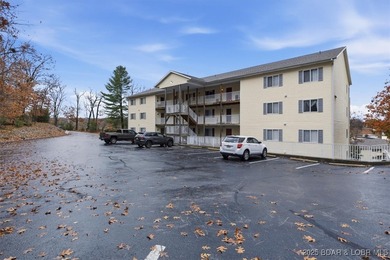 TOP-FLOOR CONDO with VAULTED CEILINGS, GREAT VIEWS, and on Sycamore Creek Golf Club in Missouri - for sale on GolfHomes.com, golf home, golf lot