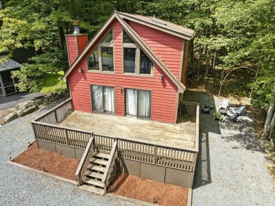 This beautifully maintained 3-bedroom, 2-bath chalet is tucked on The Hideout Golf in Pennsylvania - for sale on GolfHomes.com, golf home, golf lot