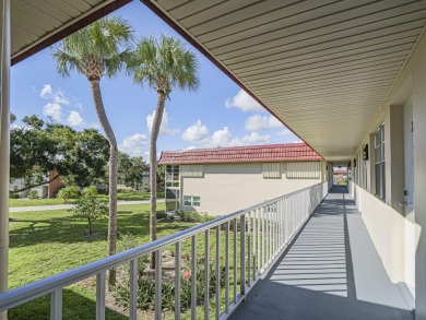 Vista Royale! 1-1-1 Updated with Murphy Bed in Living Room for on The American Golf Club in Florida - for sale on GolfHomes.com, golf home, golf lot