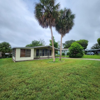 Come take a look at this home located in the GATED neighborhood on Silver Lake Executive Golf Course in Florida - for sale on GolfHomes.com, golf home, golf lot