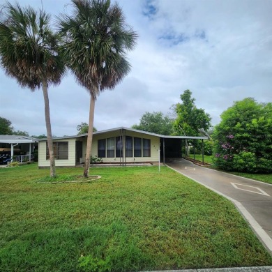 Come take a look at this home located in the GATED neighborhood on Silver Lake Executive Golf Course in Florida - for sale on GolfHomes.com, golf home, golf lot