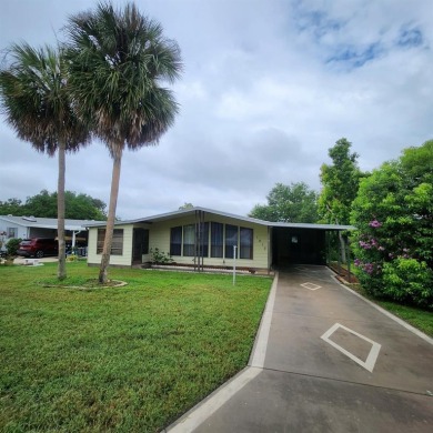 Come take a look at this home located in the GATED neighborhood on Silver Lake Executive Golf Course in Florida - for sale on GolfHomes.com, golf home, golf lot