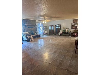 Endless potential in Bella Vista! Tucked away in a quiet on Bella Vista Country Club - Kingswood in Arkansas - for sale on GolfHomes.com, golf home, golf lot
