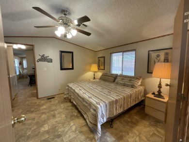 Welcome to easy living! This cozy and clean 2 bed, 2 bath on Butterfield Golf Course in Arizona - for sale on GolfHomes.com, golf home, golf lot