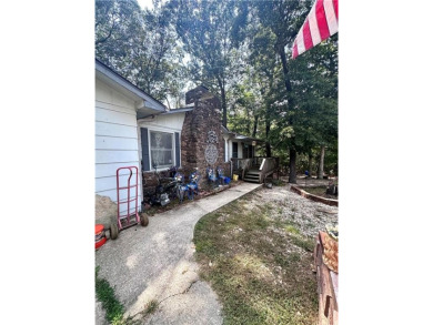 Endless potential in Bella Vista! Tucked away in a quiet on Bella Vista Country Club - Kingswood in Arkansas - for sale on GolfHomes.com, golf home, golf lot
