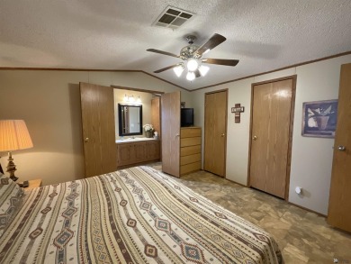 Welcome to easy living! This cozy and clean 2 bed, 2 bath on Butterfield Golf Course in Arizona - for sale on GolfHomes.com, golf home, golf lot