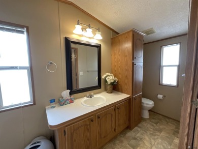 Welcome to easy living! This cozy and clean 2 bed, 2 bath on Butterfield Golf Course in Arizona - for sale on GolfHomes.com, golf home, golf lot