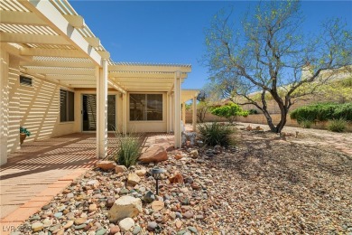 Welcome to easy living in the heart of Sun City Summerlin! This on Highland Falls Golf Club in Nevada - for sale on GolfHomes.com, golf home, golf lot