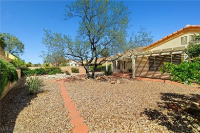 Welcome to easy living in the heart of Sun City Summerlin! This on Highland Falls Golf Club in Nevada - for sale on GolfHomes.com, golf home, golf lot