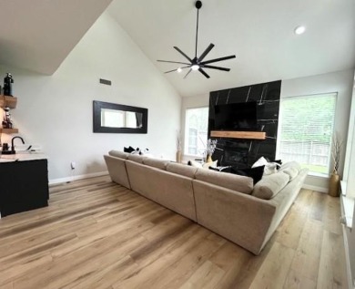 Stunning Fully Remodeled Home with High-End Modern Finishes! on Stewart Peninsula Golf Course in Texas - for sale on GolfHomes.com, golf home, golf lot