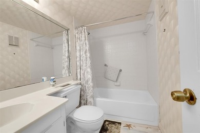 55+ COMMUNITY  IN THE SOUGHT AFTER SUNRISE LAKES PHASE IV, 2/2 on Sunrise Lakes Phase IV Golf Course in Florida - for sale on GolfHomes.com, golf home, golf lot