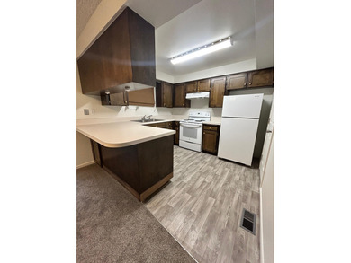 Latah Creelk golf course community condo. 1440sqft 2 story unit on Hangman Valley Golf Course in Washington - for sale on GolfHomes.com, golf home, golf lot