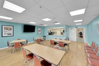 55+ COMMUNITY  IN THE SOUGHT AFTER SUNRISE LAKES PHASE IV, 2/2 on Sunrise Lakes Phase IV Golf Course in Florida - for sale on GolfHomes.com, golf home, golf lot