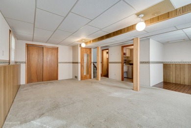 Looking for a three-bedroom home in Channahon/Minooka school on Heritage Bluffs Public Golf Club in Illinois - for sale on GolfHomes.com, golf home, golf lot