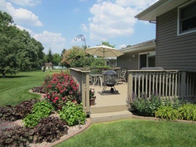 Looking for a three-bedroom home in Channahon/Minooka school on Heritage Bluffs Public Golf Club in Illinois - for sale on GolfHomes.com, golf home, golf lot