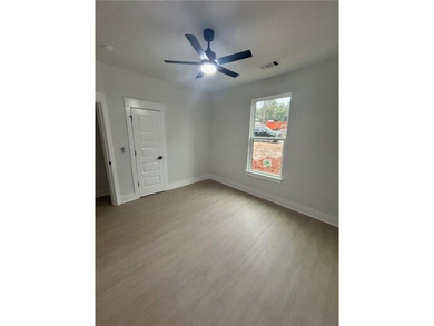 This open floorplan 2 bedroom, 2 bath house is beautiful! on Bella Vista - Metfield Golf Complex and Country Club in Arkansas - for sale on GolfHomes.com, golf home, golf lot