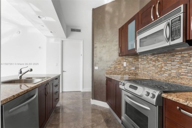 Spacious 2 bed, 2 bath unit in the sought-after Turnberry on  in Florida - for sale on GolfHomes.com, golf home, golf lot