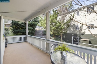 Welcome to this peaceful 2-bedroom, 1-bath home in the vibrant on Rossmoor Golf Course in California - for sale on GolfHomes.com, golf home, golf lot