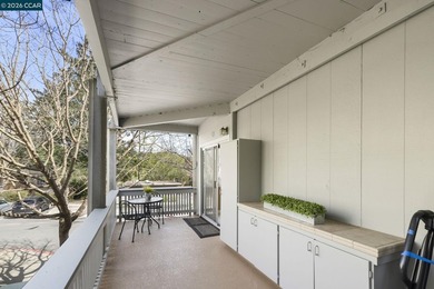 Welcome to this peaceful 2-bedroom, 1-bath home in the vibrant on Rossmoor Golf Course in California - for sale on GolfHomes.com, golf home, golf lot