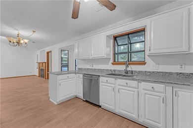 Move-in ready in beautiful Bella Vista! Perfectly situated on Bella Vista Country Club and Golf Course in Arkansas - for sale on GolfHomes.com, golf home, golf lot