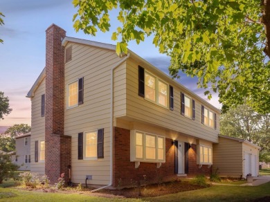 BEAUTIFULLY REMODELED GRAMERCY IN DESIRABLE STRATHMORE on Buffalo Grove Golf Club in Illinois - for sale on GolfHomes.com, golf home, golf lot